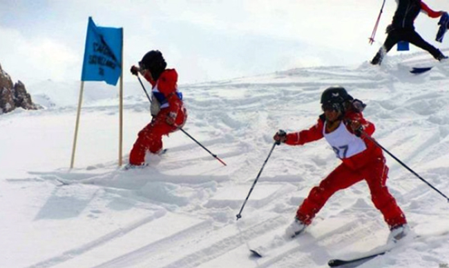 شرکت دختران اسکی باز افغانستان در مسابقات زمستانی دانشجویان جهان